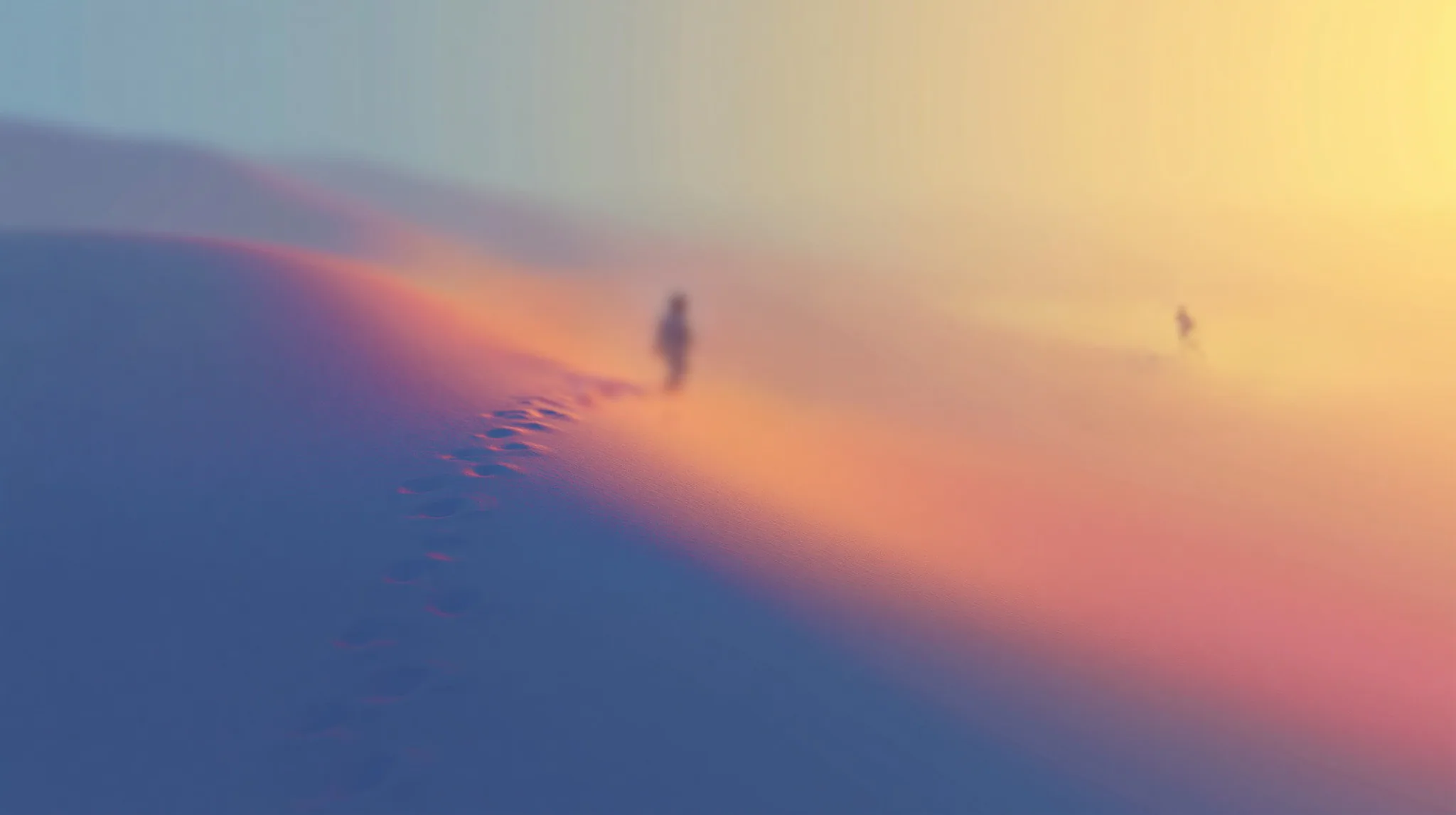 Duas pessoas atravessando uma paisagem de deserto
